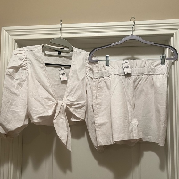 White linen summer set- tie front top and pull on elastic shorts - Picture 1 of 6